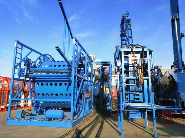 中国首套3.5寸大管径连续油管作业橇组在南海油田成功应用