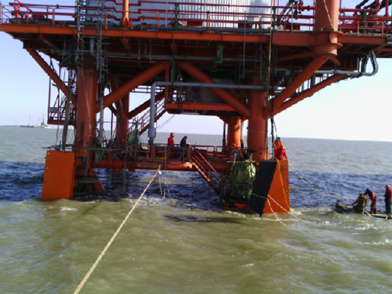 中信能源天时集团月东油田海上采油平台A1、A2靠船件设计、制作、现场安装等项目（2013年）