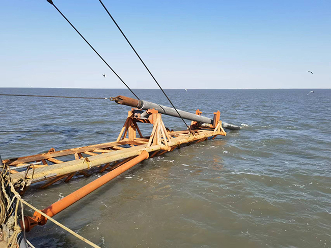 冀东南堡1-29储气库先导试验地面工程注采集输管道项目铺管船施工项目进展顺利