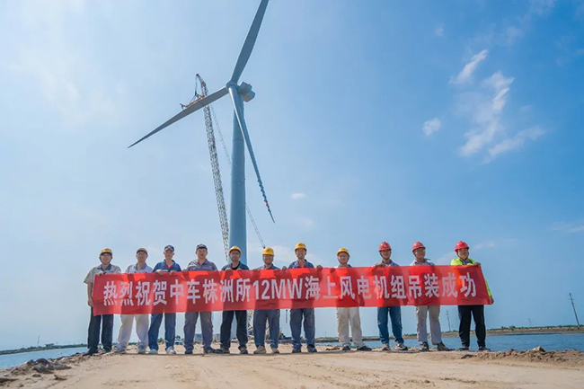 高铁可靠性基因赋能，中车株洲所12MW海上双馈风电机组成功吊装
