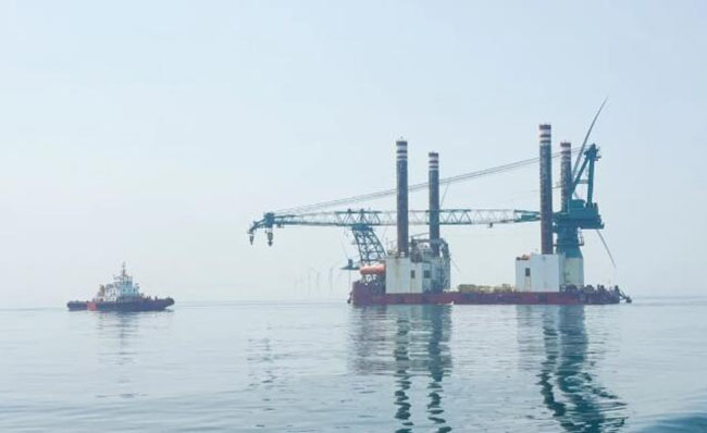 护航“海上重器”！烟台港圆满完成海上风电平台长距离拖航任务